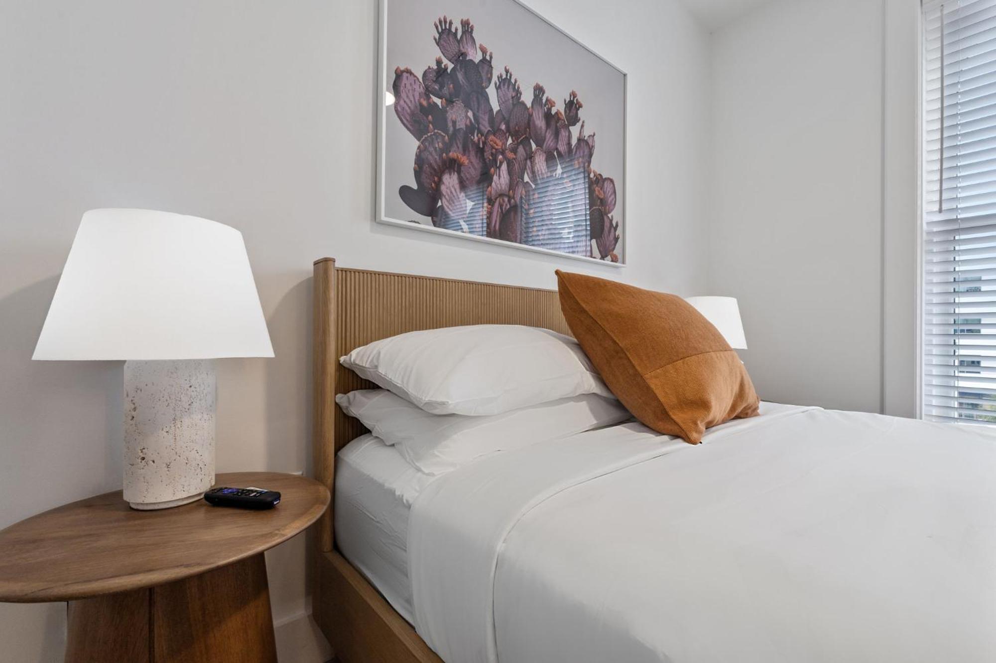The Continental, Powered By Placemakr - Downtown - Market Square Apartment *