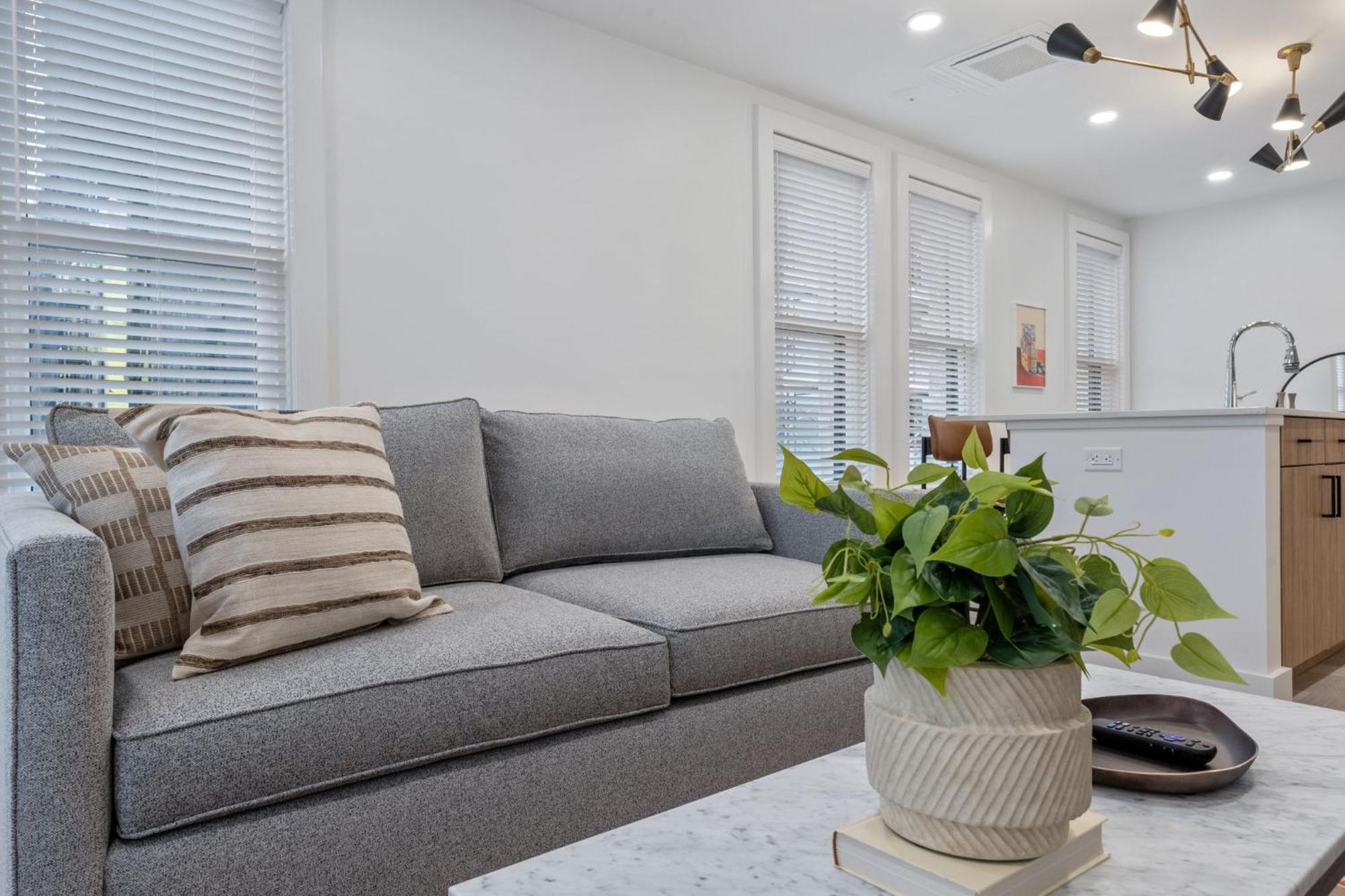 The Continental, Powered By Placemakr - Downtown - Market Square Apartment *