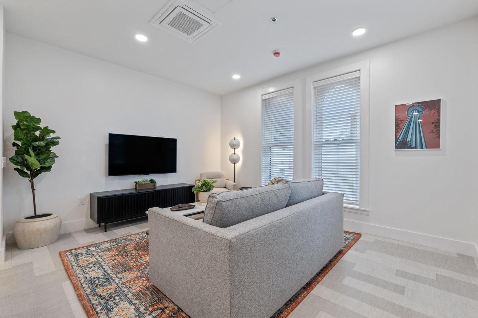The Continental, Powered By Placemakr - Downtown - Market Square Apartment