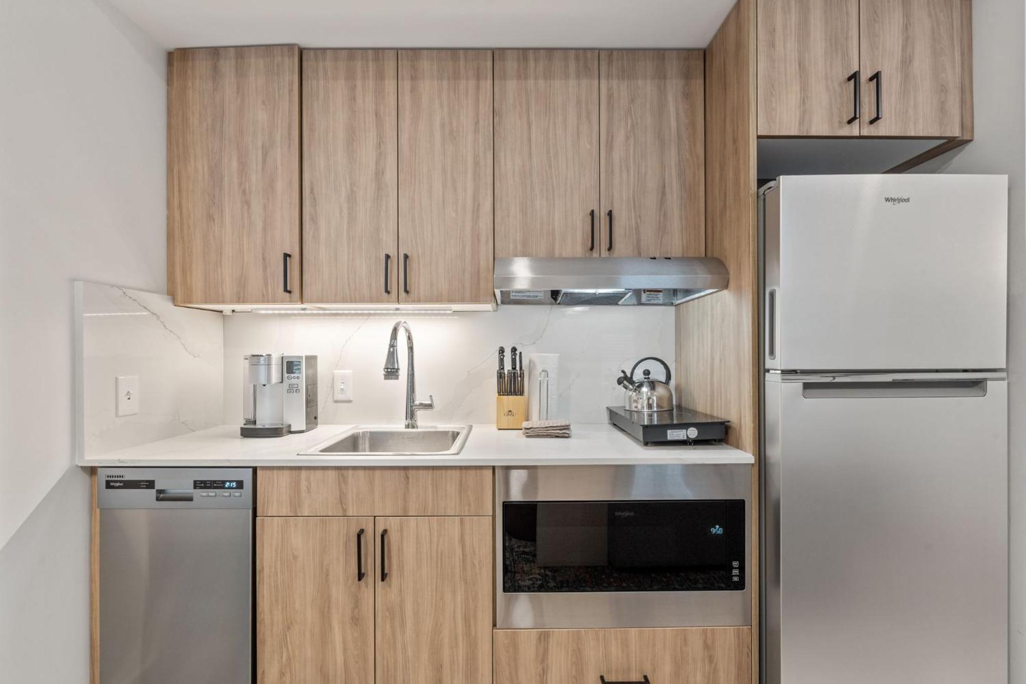 The Continental, Powered By Placemakr - Downtown - Market Square Apartment